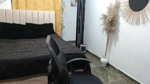 ELIO online show from May 5, 2026, 2:19 am