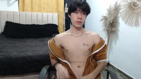 Snapshot of elio_collem chatting on May 21, 2026, 2:51 am ELIO online show from May 21, 2026, 2:51 am