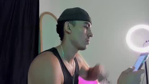 Snapshot of elio_dicaprio chatting on November 7, 2025, 2:44 am elio_dicaprio online show from November 7, 2025, 2:44 am