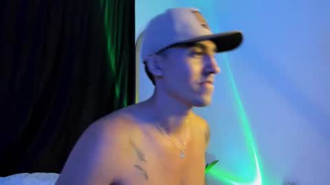 Snapshot of elio_dicaprio chatting on November 19, 2025, 2:11 am elio_dicaprio online show from November 19, 2025, 2:11 am