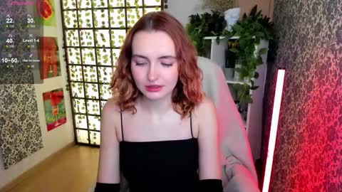 Snapshot of elis_cherry chatting on October 13, 2025, 1:27 am Elis online show from October 13, 2025, 1:27 am