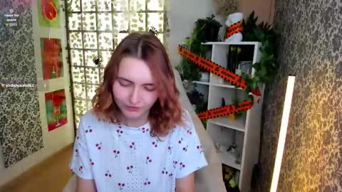 Snapshot of elis_cherry chatting on November 13, 2025, 2:43 am Elis online show from November 13, 2025, 2:43 am