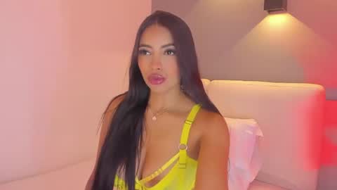 Snapshot of elisa_castrillon chatting on July 3, 2026, 8:37 pm Elisa online show from July 3, 2026, 8:37 pm