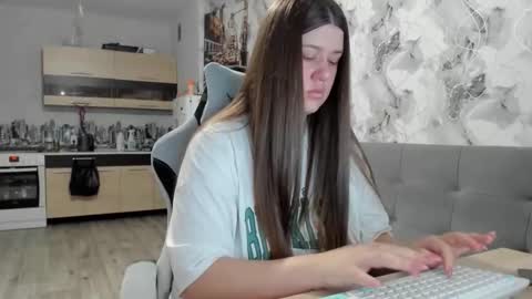 Snapshot of elisa_kollin chatting on November 26, 2025, 10:38 am Aletta Oushen online show from November 26, 2025, 10:38 am