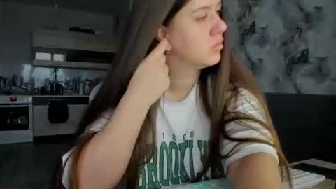 Snapshot of elisa_kollin chatting on November 27, 2025, 10:06 am Aletta Oushen online show from November 27, 2025, 10:06 am