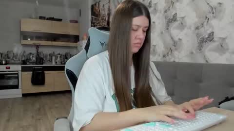 Snapshot of elisa_kollin chatting on December 1, 2025, 1:49 pm Aletta Oushen online show from December 1, 2025, 1:49 pm