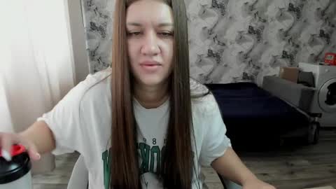 Aletta Oushen online show from April 28, 2026, 5:56 am