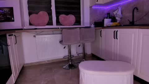 elisabeth_jason online show from April 23, 2026, 4:35 am