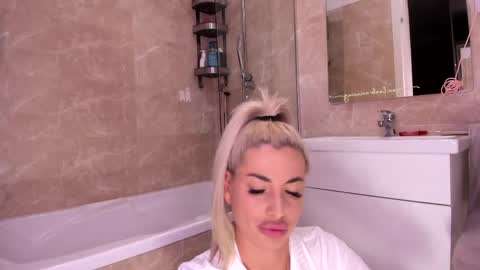 elisabeth_jason online show from April 23, 2026, 2:30 pm