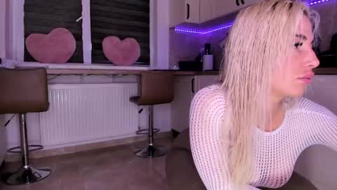 elisabeth_jason online show from May 5, 2026, 5:48 am