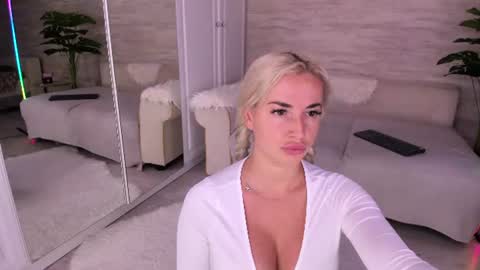 elisabeth_jason online show from August 4, 2026, 4:31 pm