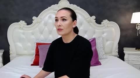 Krissy online show from December 15, 2025, 8:40 am