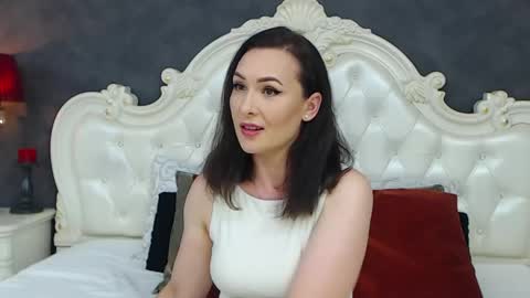 Snapshot of elisabethswan chatting on June 4, 2026, 8:42 am Krissy online show from June 4, 2026, 8:42 am