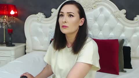 Snapshot of elisabethswan chatting on June 8, 2026, 11:32 am Krissy online show from June 8, 2026, 11:32 am
