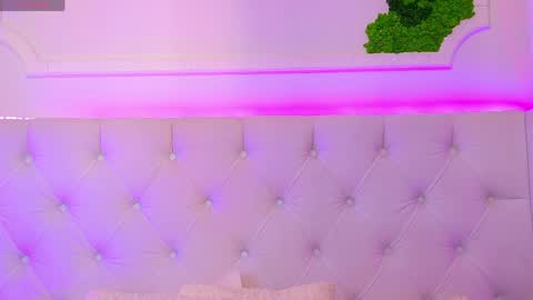 ElisaCharm online show from April 25, 2026, 5:10 am