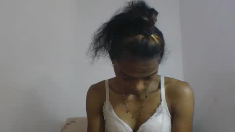 elisacich online show from March 17, 2026, 7:01 am