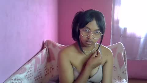 elisah01 online show from July 25, 2026, 6:44 am