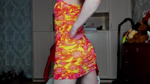 Snapshot of elisefoxy chatting on June 14, 2026, 8:33 pm Elise online show from June 14, 2026, 8:33 pm