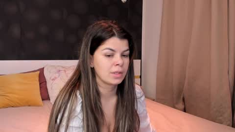 Snapshot of elisetyler89 chatting on December 15, 2024, 10:37 pm Elly online show from December 15, 2024, 10:37 pm