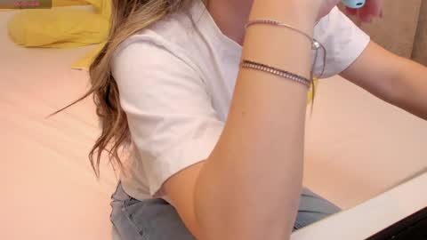 Snapshot of elisetyler89 chatting on May 4, 2026, 8:05 pm Elly online show from May 4, 2026, 8:05 pm