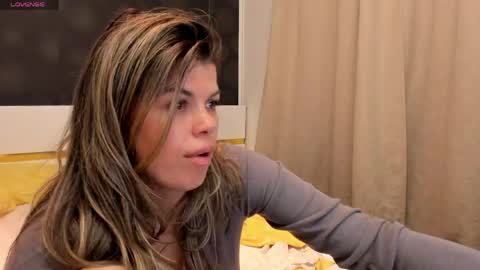 Snapshot of elisetyler89 chatting on May 7, 2026, 9:09 pm Elly online show from May 7, 2026, 9:09 pm