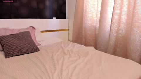Snapshot of elisetyler89 chatting on May 15, 2026, 9:16 am Elly online show from May 15, 2026, 9:16 am
