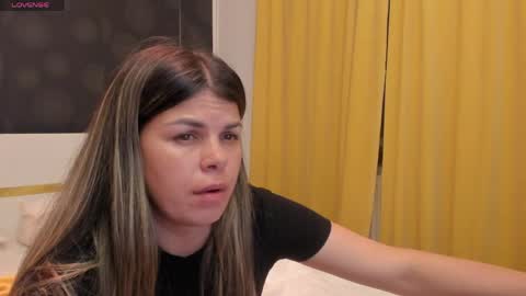 Snapshot of elisetyler89 chatting on June 8, 2026, 7:25 pm Elly online show from June 8, 2026, 7:25 pm