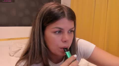 Snapshot of elisetyler89 chatting on June 10, 2026, 6:18 pm Elly online show from June 10, 2026, 6:18 pm
