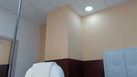 Eliza online show from January 7, 2026, 7:27 pm