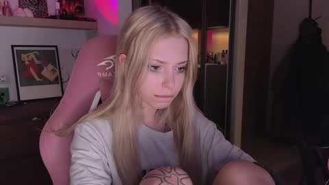 Snapshot of eliza_sadcat chatting on March 25, 2026, 6:47 pm Elizabeth online show from March 25, 2026, 6:47 pm