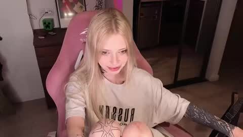 Snapshot of eliza_sadcat chatting on March 26, 2026, 5:07 pm Elizabeth online show from March 26, 2026, 5:07 pm