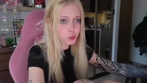 Snapshot of eliza_sadcat chatting on April 15, 2026, 3:08 pm Elizabeth online show from April 15, 2026, 3:08 pm