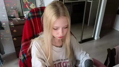 Snapshot of eliza_sadcat chatting on April 28, 2026, 10:31 am Elizabeth online show from April 28, 2026, 10:31 am
