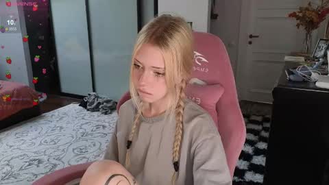 Snapshot of eliza_sadcat chatting on May 25, 2026, 1:17 pm Elizabeth online show from May 25, 2026, 1:17 pm
