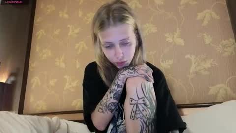 Snapshot of eliza_sadcat chatting on June 18, 2026, 6:56 pm Elizabeth online show from June 18, 2026, 6:56 pm