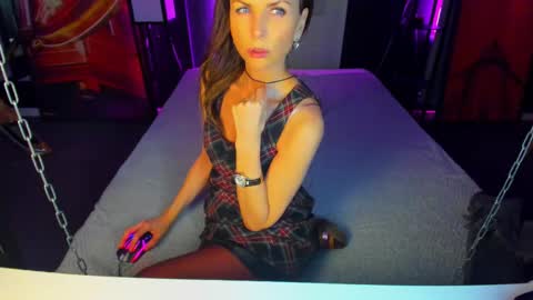 Elizabethangel online show from March 10, 2025, 9:32 am