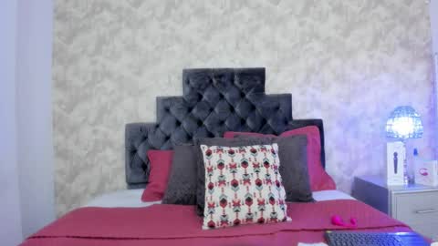 Elizabeth online show from December 15, 2025, 9:08 pm