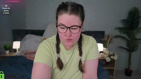 Snapshot of elizabeth_lia chatting on August 3, 2026, 8:35 am Elizabeth Wed Thurs Frid Sat Sun 10 AM 13 PM online show from August 3, 2026, 8:35 am