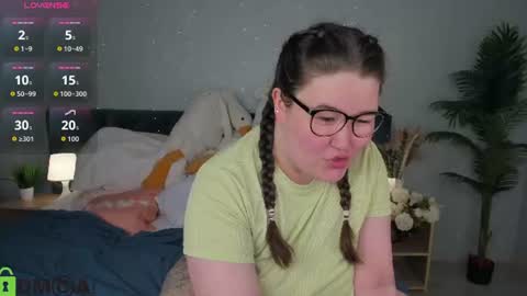 Snapshot of elizabeth_lia chatting on August 3, 2026, 9:04 am Elizabeth Wed Thurs Frid Sat Sun 10 AM 13 PM online show from August 3, 2026, 9:04 am