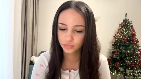 Mia online show from January 14, 2026, 9:37 am