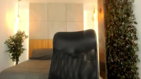 Snapshot of elizabethrouge_ chatting on November 11, 2025, 2:17 pm online show from November 11, 2025, 2:17 pm