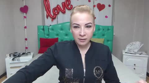 Snapshot of elizabethsho chatting on May 2, 2026, 5:18 pm ElizabethSho online show from May 2, 2026, 5:18 pm