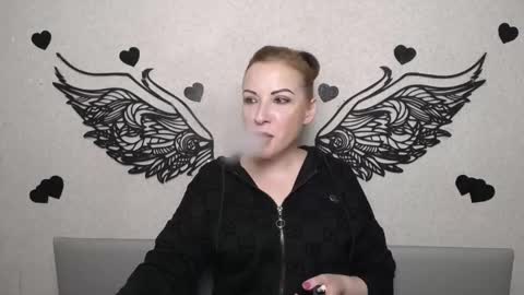 Snapshot of elizabethsho chatting on May 16, 2026, 5:45 pm ElizabethSho online show from May 16, 2026, 5:45 pm