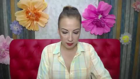 Snapshot of elizabethsho chatting on July 8, 2026, 5:28 pm ElizabethSho online show from July 8, 2026, 5:28 pm