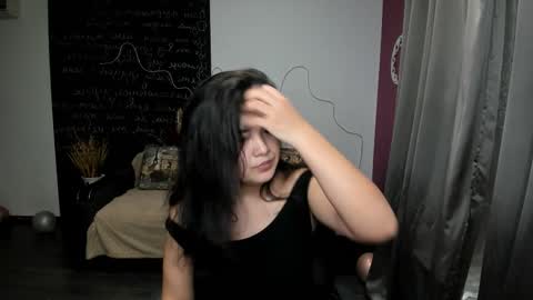 Elizabeth online show from March 18, 2026, 6:44 pm