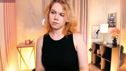 Snapshot of elizabethvane chatting on June 18, 2026, 6:35 am Elizabeth online show from June 18, 2026, 6:35 am