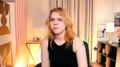 Snapshot of elizabethvane chatting on June 18, 2026, 9:25 am Elizabeth online show from June 18, 2026, 9:25 am