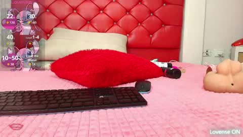 elizabetth_roman online show from April 23, 2026, 8:22 pm