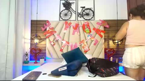 Snapshot of elizawiliamst chatting on September 15, 2025, 12:05 pm Eliza online show from September 15, 2025, 12:05 pm