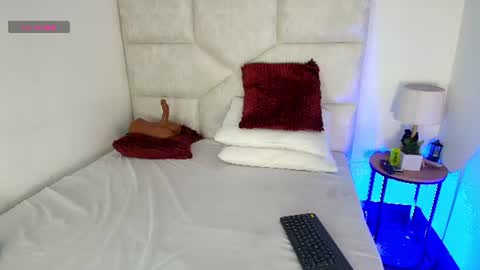Snapshot of elizawiliamst chatting on July 4, 2026, 12:44 pm Eliza online show from July 4, 2026, 12:44 pm